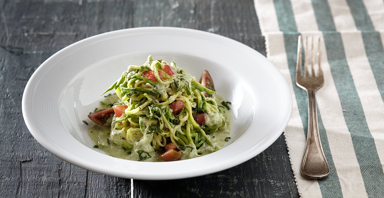 Noodles από Κολοκύθι με Κρεμώδη Σάλτσα Αβοκάντο