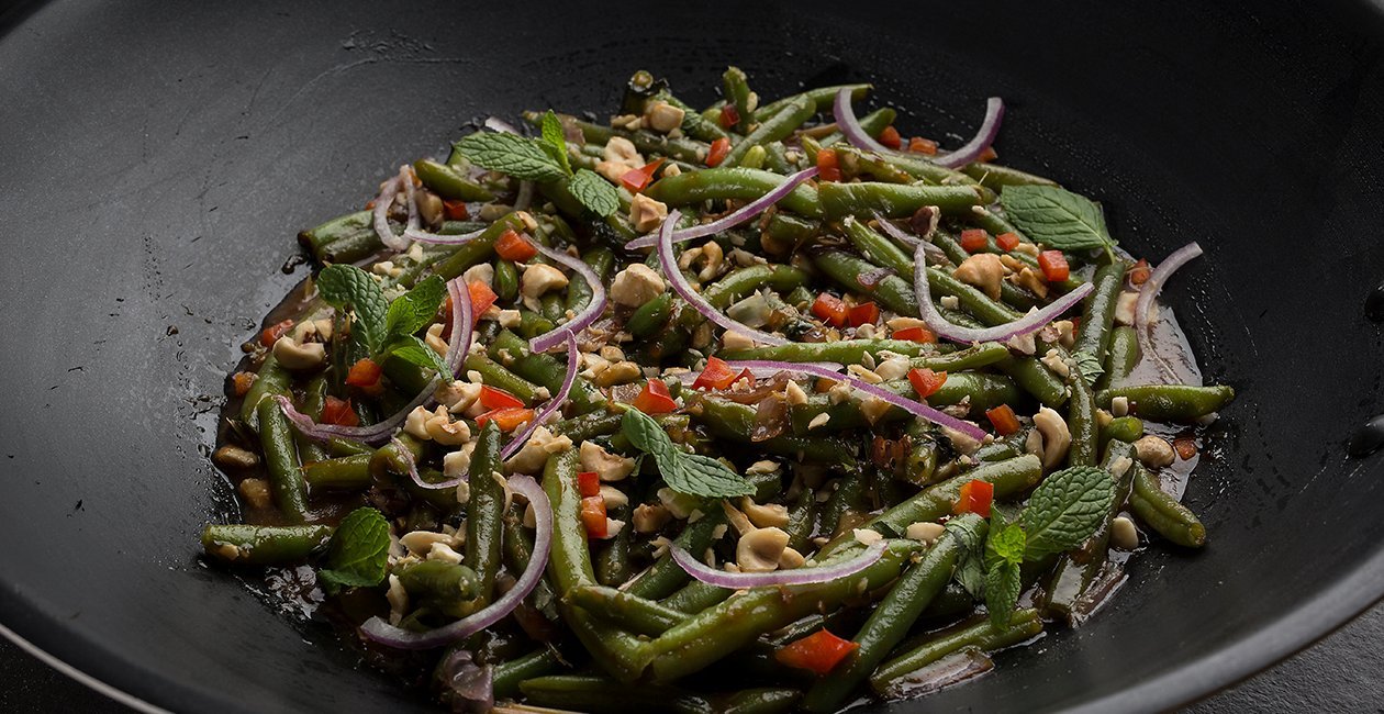 Stir Fried Φρέσκα Φασολάκια με Knorr Soy Sauce, Λεμονόχορτο και Φουντούκια